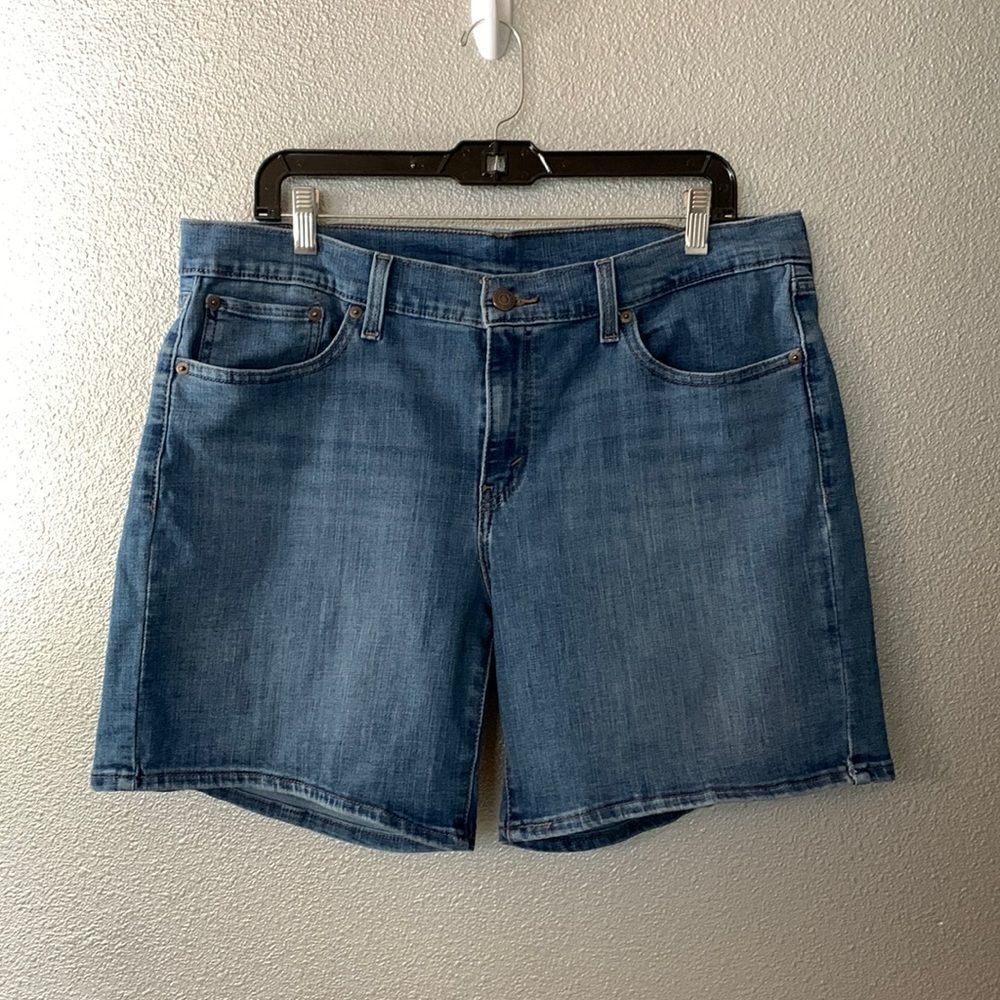 LEVI’S jean shorts with pockets and zip/button fly